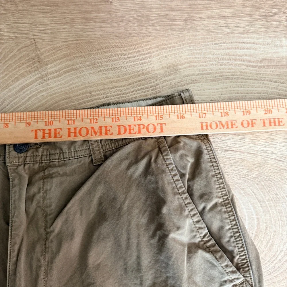 Banana Republic 100% button standard